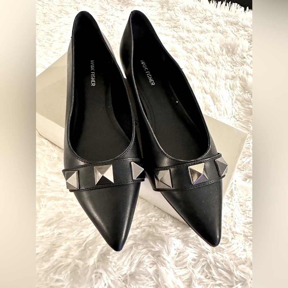 Women’s black flats size 9.5
